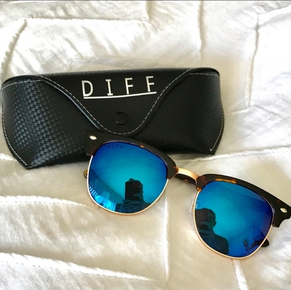 Diff Eyewear Accessories - Diff Barry Polarized Tortoise Frame Blue - New
